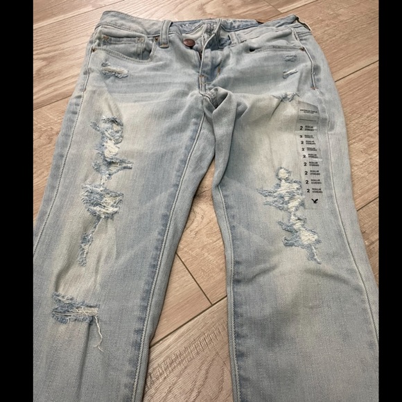 NEW American Eagle Ripped Skinny Jeans in Light Wash NWT - Picture 2 of 3